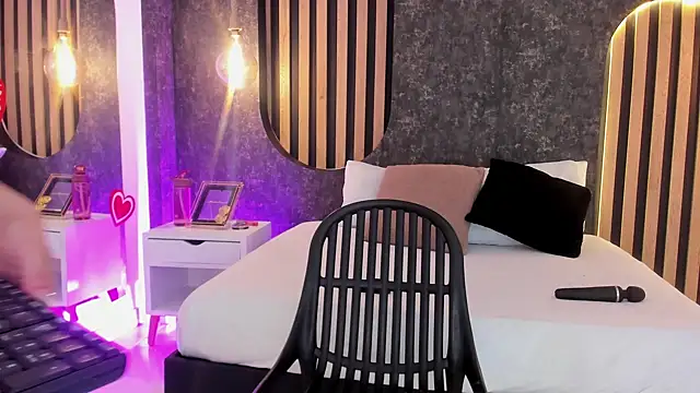 Snapshot of miss10_antonella chatting on February 2025 08:05:02 PM miss10 antonella online show from February 2025 08:05:02 PM