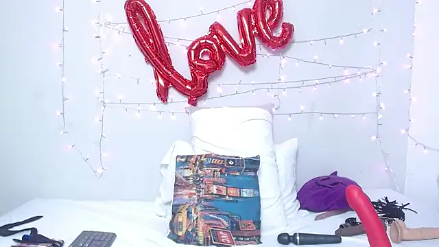 Nicol Love0 online show from February 2025 09:58:02 PM