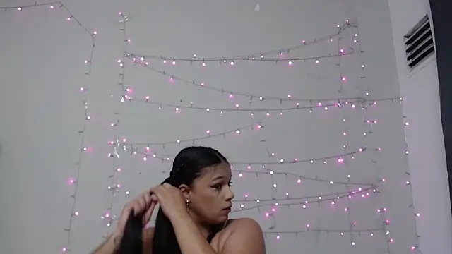 Nicol Love0 online show from March 2025 11:01:02 AM