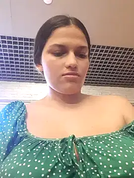 Snapshot of girl_milk1 chatting on December 2024 10:55:02 PM girl milk1 online show from December 2024 10:55:02 PM