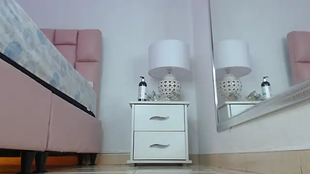 Snapshot of Zoe_Vixen chatting on December 2024 03:52:01 PM Zoe Vixen online show from December 2024 03:52:01 PM