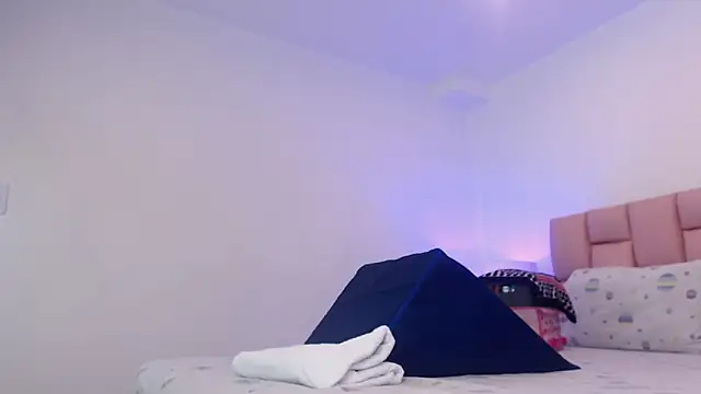 Snapshot of Zoe_Vixen chatting on December 2024 12:20:02 PM Zoe Vixen online show from December 2024 12:20:02 PM