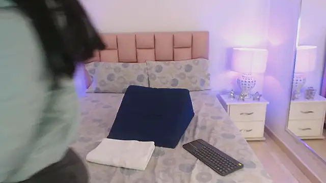 Snapshot of Zoe_Vixen chatting on January 2025 12:05:02 PM Zoe Vixen online show from January 2025 12:05:02 PM