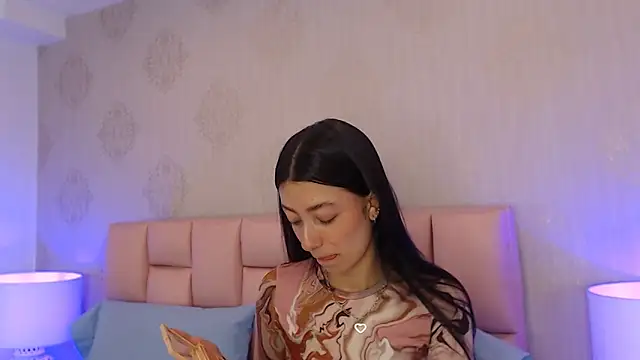 Snapshot of Zoe_Vixen chatting on January 2025 12:15:01 PM Zoe Vixen online show from January 2025 12:15:01 PM