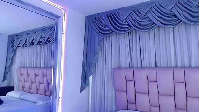 Snapshot of Zoe_Vixen chatting on January 2025 08:21:01 PM Zoe Vixen online show from January 2025 08:21:01 PM