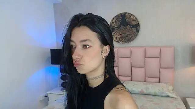 Snapshot of Zoe_Vixen chatting on February 2025 12:05:02 PM Zoe Vixen online show from February 2025 12:05:02 PM