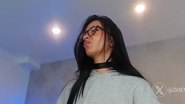 Snapshot of Zoe_Vixen chatting on February 2025 06:13:02 PM Zoe Vixen online show from February 2025 06:13:02 PM