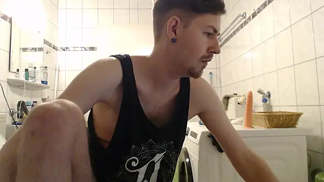 Snapshot of jonny-bisexual chatting on December 2024 09:52:01 PM jonny-bisexual online show from December 2024 09:52:01 PM