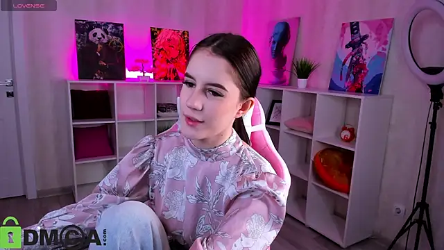 Tonya Gray online show from November 2025 01:09:02 AM