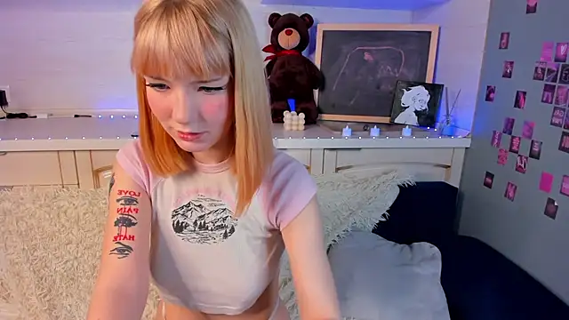 Snapshot of Linablueeyed chatting on January 2025 09:37:02 AM Linablueeyed online show from January 2025 09:37:02 AM