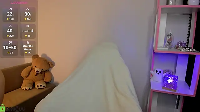 Snapshot of Linablueeyed chatting on October 2025 09:24:01 AM Linablueeyed online show from October 2025 09:24:01 AM