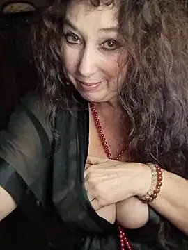 Snapshot of GypsyEsmeralda chatting on December 2025 05:31:02 PM GypsyEsmeralda online show from December 2025 05:31:02 PM