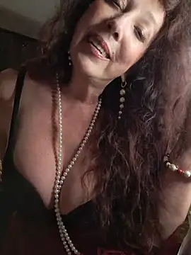 Snapshot of GypsyEsmeralda chatting on May 2026 04:48:02 PM GypsyEsmeralda online show from May 2026 04:48:02 PM