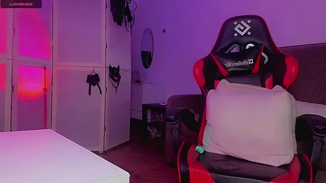 Snapshot of MarryTheBestCherry chatting on December 2024 05:22:02 PM MarryTheBestCherry online show from December 2024 05:22:02 PM