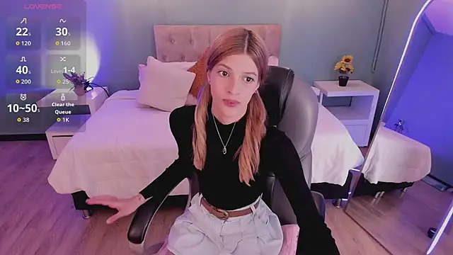 Nora Vennucci online show from April 2026 08:20:01 PM