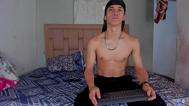 Snapshot of stepcouple_XXX chatting on January 2025 07:01:02 PM stepcouple XXX online show from January 2025 07:01:02 PM