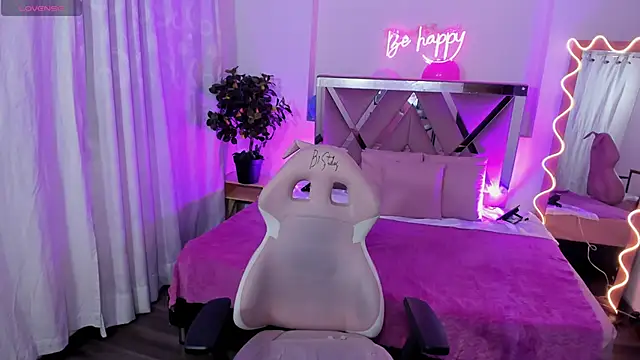 Daphnne tay online show from February 2025 03:32:01 AM