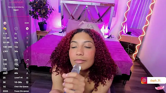 Daphnne tay online show from February 2025 09:42:02 AM