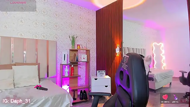 Daphnne tay online show from October 2025 03:15:02 AM