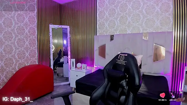 Daphnne tay online show from October 2025 07:35:02 PM