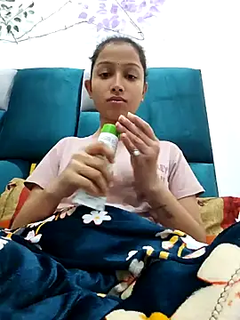 Snapshot of Aleena_Rai chatting on December 2024 05:26:02 PM Aleena Rai online show from December 2024 05:26:02 PM