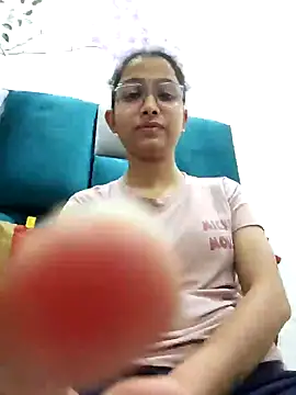 Snapshot of Aleena_Rai chatting on December 2024 08:32:01 PM Aleena Rai online show from December 2024 08:32:01 PM