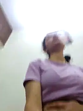 Snapshot of Aleena_Rai chatting on March 2025 07:17:01 PM Aleena Rai online show from March 2025 07:17:01 PM