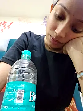 Snapshot of Aleena_Rai chatting on March 2025 05:49:02 PM Aleena Rai online show from March 2025 05:49:02 PM