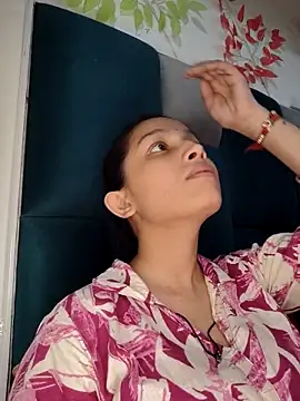 Snapshot of Aleena_Rai chatting on September 2025 06:08:01 PM Aleena Rai online show from September 2025 06:08:01 PM