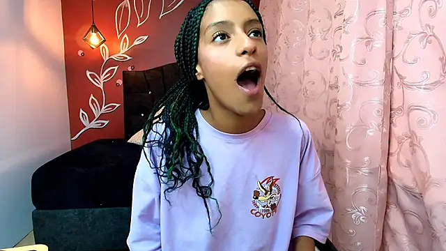 Snapshot of Zia_Green chatting on December 2024 07:46:02 PM Zia Green online show from December 2024 07:46:02 PM