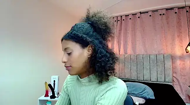 Snapshot of Zia_Green chatting on March 2025 08:18:02 AM Zia Green online show from March 2025 08:18:02 AM