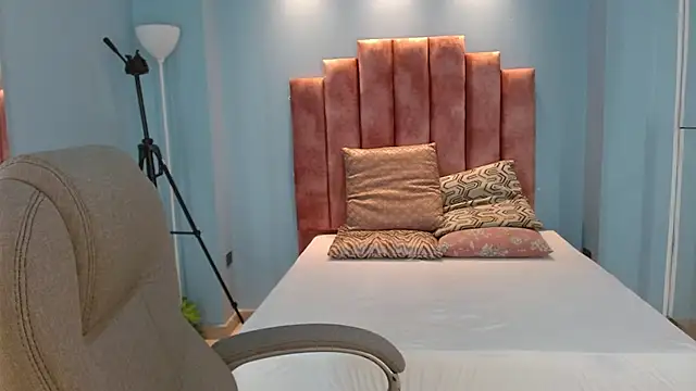 Snapshot of lou_rosse_ chatting on March 2026 07:52:01 PM lou rosse online show from March 2026 07:52:01 PM