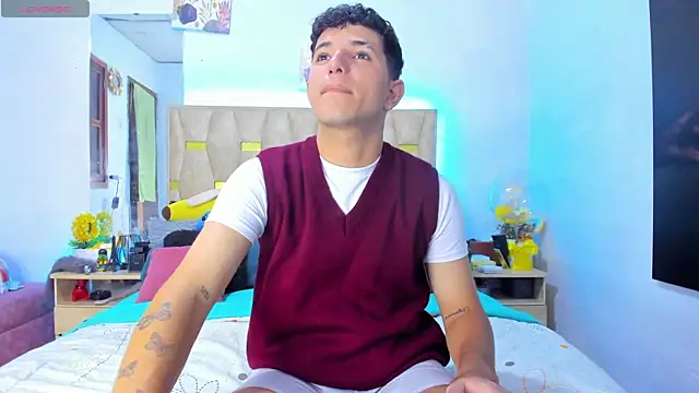 Snapshot of patrick_sanzz chatting on April 2026 10:43:02 PM patrick sanzz online show from April 2026 10:43:02 PM