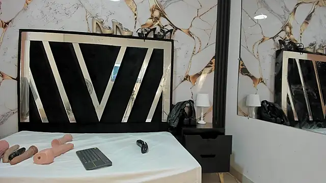 KarinaSimonz online show from December 2025 08:27:01 PM