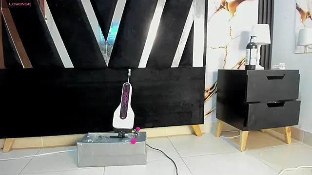 KarinaSimonz online show from December 2025 07:43:02 PM