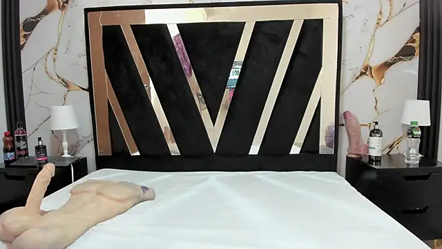 KarinaSimonz online show from March 2026 08:00:01 PM