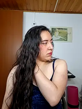 Snapshot of Emi_chik chatting on April 2026 12:28:01 PM Emi chik online show from April 2026 12:28:01 PM