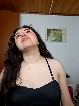 Snapshot of Emi_chik chatting on April 2026 10:42:02 AM Emi chik online show from April 2026 10:42:02 AM