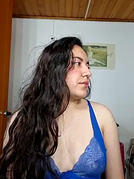 Snapshot of Emi_chik chatting on April 2026 11:12:01 AM Emi chik online show from April 2026 11:12:01 AM