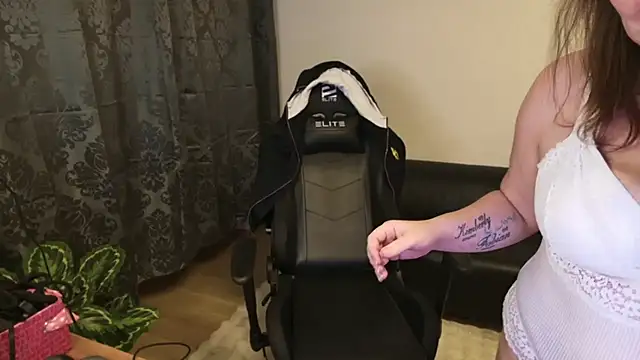 AmazingCurvy online show from February 2025 07:52:02 PM