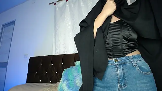 Sweet hot mia online show from February 2026 01:43:01 PM