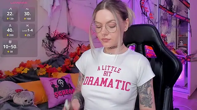 Marta May  online show from November 2025 04:09:02 PM