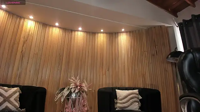 Snapshot of KatieNolan_1 chatting on November 2025 06:52:02 PM KatieNolan 1 online show from November 2025 06:52:02 PM