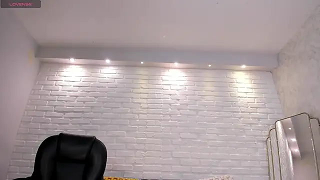 Snapshot of KatieNolan_1 chatting on November 2025 06:12:01 PM KatieNolan 1 online show from November 2025 06:12:01 PM