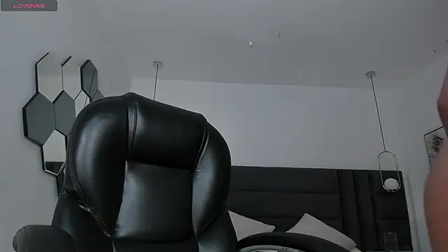 Snapshot of KatieNolan_1 chatting on December 2025 06:27:02 PM KatieNolan 1 online show from December 2025 06:27:02 PM