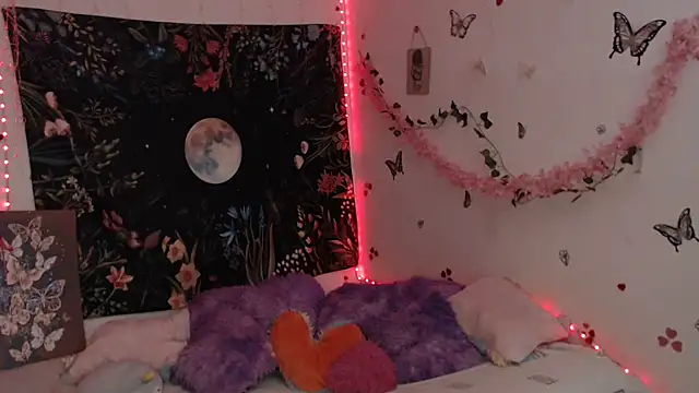 Emillyy m online show from April 2026 10:48:02 PM