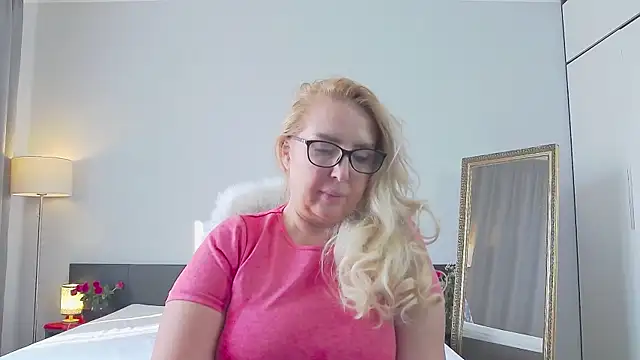 Snapshot of MariaRichi_ chatting on February 2025 12:52:02 PM MariaRichi  online show from February 2025 12:52:02 PM