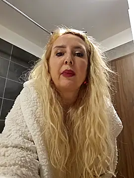 Snapshot of MariaRichi_ chatting on February 2025 07:10:01 PM MariaRichi  online show from February 2025 07:10:01 PM