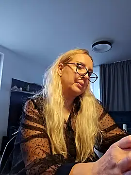 Snapshot of MariaRichi_ chatting on February 2025 07:20:01 AM MariaRichi  online show from February 2025 07:20:01 AM