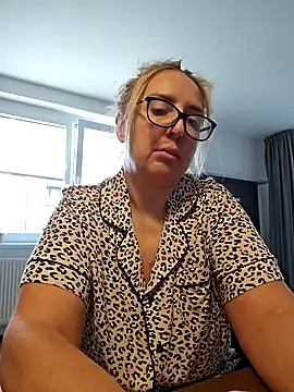 Snapshot of MariaRichi_ chatting on March 2025 07:19:01 AM MariaRichi  online show from March 2025 07:19:01 AM